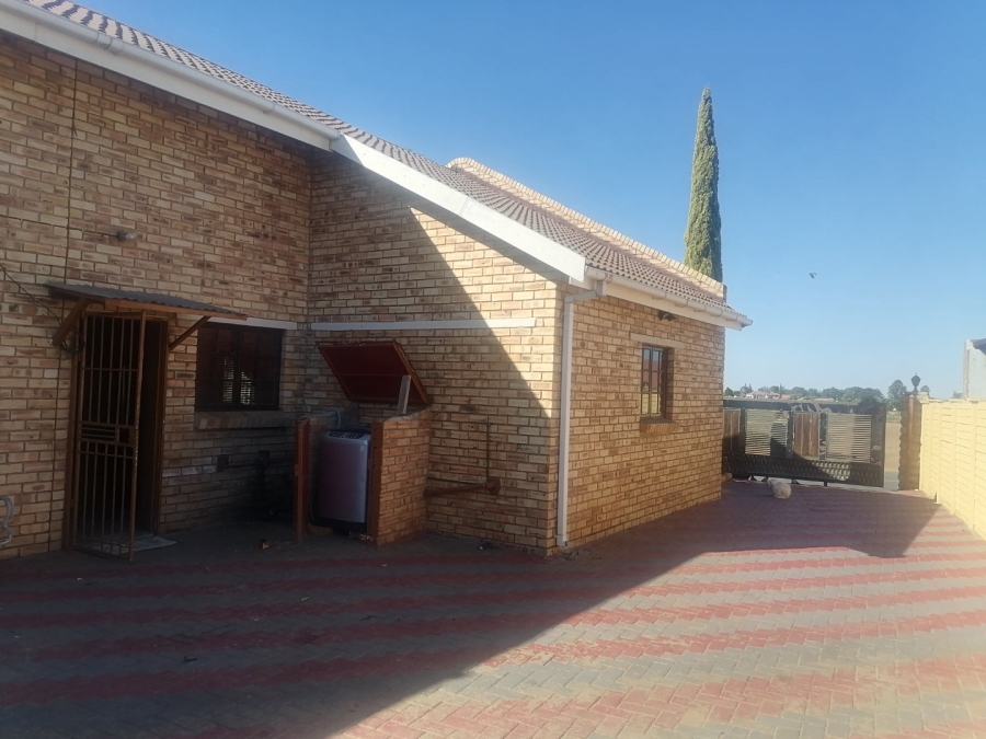 3 Bedroom Property for Sale in Vista Park Free State